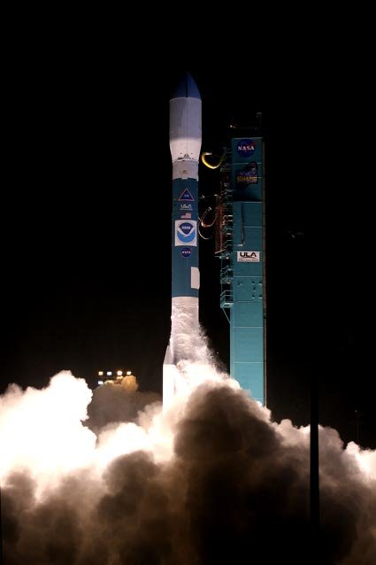 Launch of the Delta II rocket with the repaired satellite